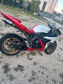 yamaha R1 serie numerata con targhetta