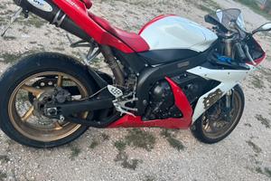 yamaha R1 serie numerata con targhetta