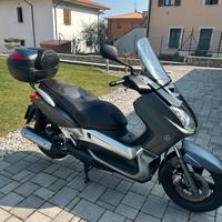 YAMAHA 250 XMAX