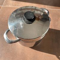 Pentola con scolapasta e coperchio