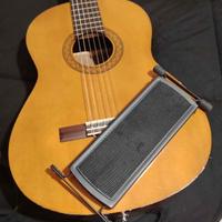 chitarra  Yamaha classica amplificata