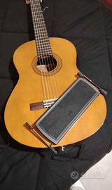 chitarra  Yamaha classica amplificata