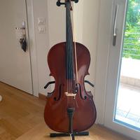 Violoncello 2/4 con custodia inclusa.