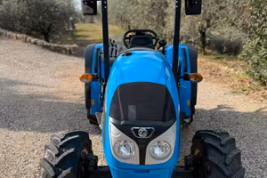 Trattore agricolo