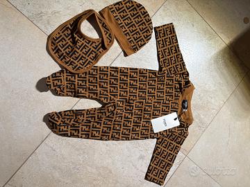 Set Neonato 3 Pezzi - Tutina, Cappellino e Bavagli