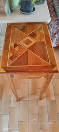 Tavolino in legno artigian. con intarsi e cassetto