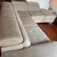 Divano angolare 4 posti con chaise longue. 