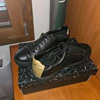 Scarpe Armani nere e oro