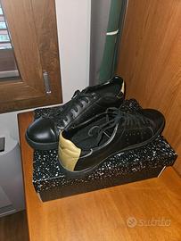 Scarpe Armani nere e oro