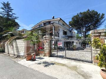 Villa bifamiliare Anzio [Via Lago di BolsenaVRG]
