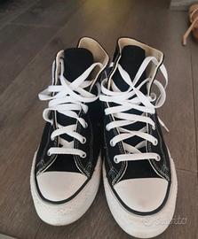 Converse nere