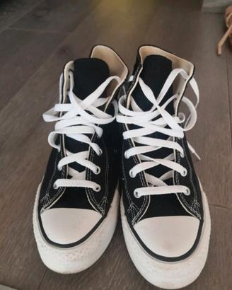 Converse nere