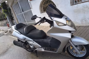 Honda Swing 582 cc, immatricolata il 05/07/2001