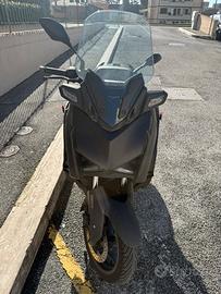 Yamaha xmax 300 tech max