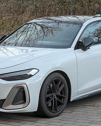 DISPONIAMO DI RICAMBI AUTO audi a5 b10 2024 2025 2