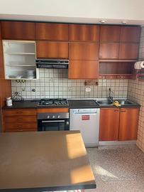 Cucina in legno massello compresa di elettrodod