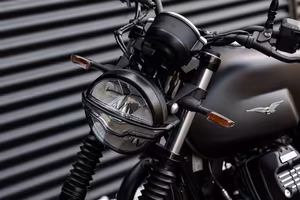 Moto Guzzi V7 Stone