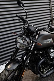 Moto Guzzi V7 Stone