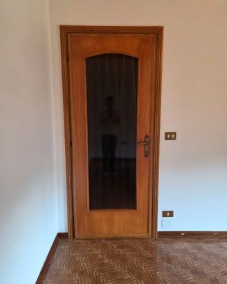 Porta battente in legno per interni