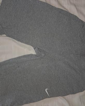 pantaloni corti nike grigi
