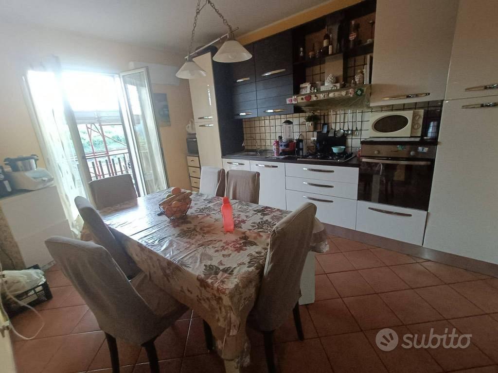 Appartamento di 110 m² con 4 locali e box auto a G - Altro