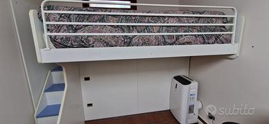 Letto singolo soppalcato con contenitori