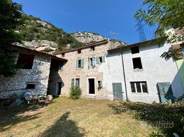 RUSTICO A RIVOLI VERONESE