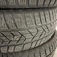 Gomme da neve Pirelli da 16”