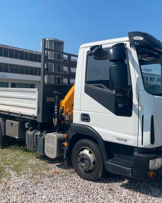 IVECO CON GRU E RIBALTRABILE