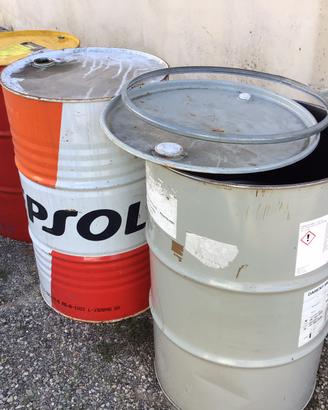 Fusti  (bidoni )in ferro da 200 litri