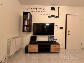 Arredo soggiorno Tavolo + 4 sedie +2 Librerie