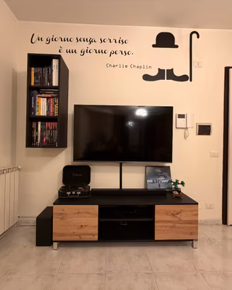 Arredo soggiorno Tavolo + 4 sedie +2 Librerie