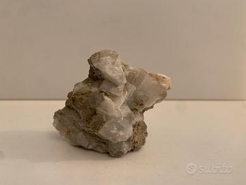 Minerale di cristallo di quarzo grezzo