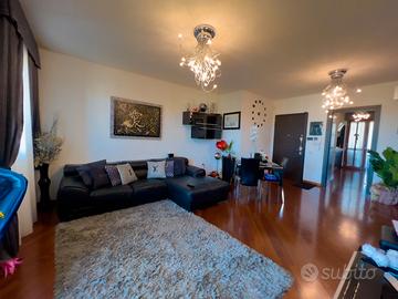 Quadrivano con AScensore e Sei Posti Auto