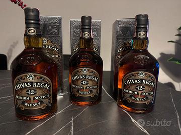 Bottiglie di Wiski civas Regal 12