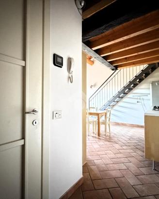 MONOLOCALE A CREMA