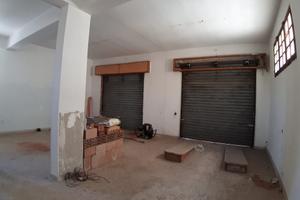 Locale Commerciale e Magazzino a Sant'Elia