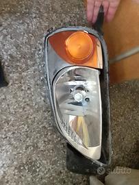 Fanale sinistro Ford Fiesta 99 2002 senza vetro bo