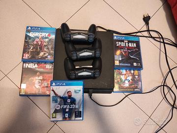 ps4+3 joystick con 5 giochi inclusi