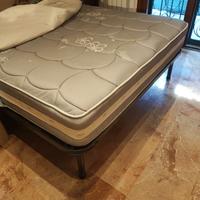 materasso matrimoniale completo di rete a doghe 