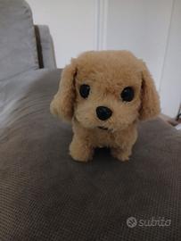 piccolo cagnolino che cammina a batterie 