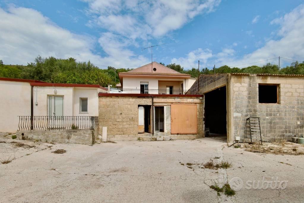 Terreno di 18000 m² a Ragusa - Altro