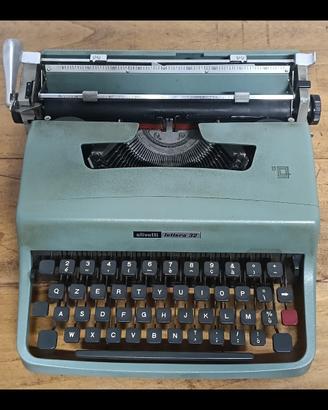 macchina da scrivere Olivetti Lettera 32