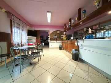 SAN MARTINO DI VENEZZE - BAR - NEGOZIO E APPARTAM