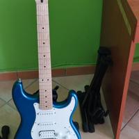 Fender Squier Stratocaster Hss+Fender 15G Frontman