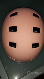 caschetto rosa per bimba