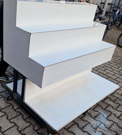 scaffalatura a scaletta con ruote