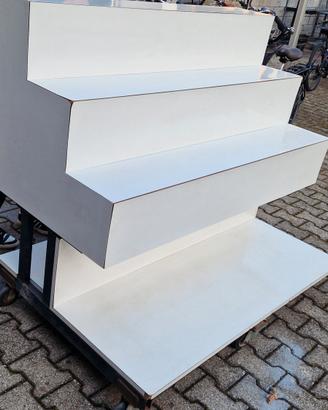 scaffalatura a scaletta con ruote