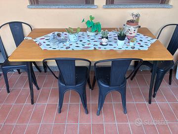 Tavolo legno e ferro con sedie
