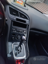 Macchina peugeot 5008